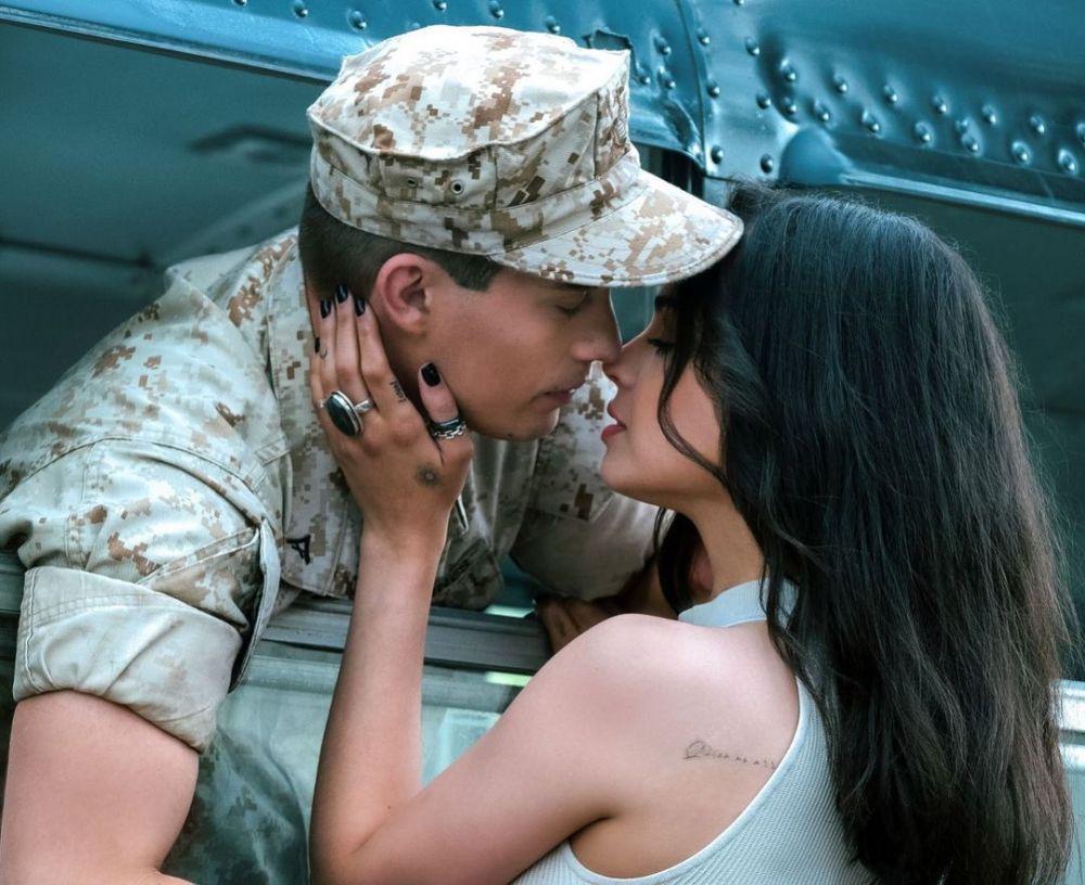 7 Rekomendasi Film tentang Pura-pura Jadi Suka, Gemas, deh!