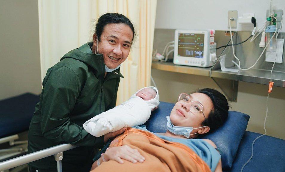 12 Tahun Menanti, Ini Nama Anak Pertama Dea Ananda dan Artinya