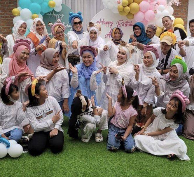 Ulang tahun Syifa, adik Ayu Ting Ting (instagram.com/ayutingting92)