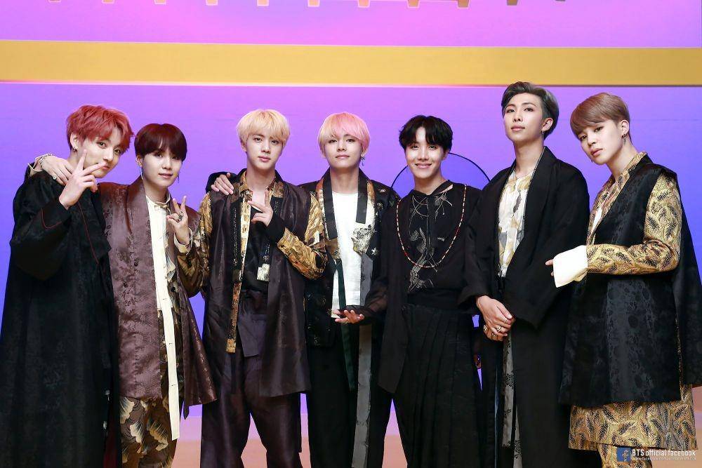 BTS (facebook.com/bangtan.official)