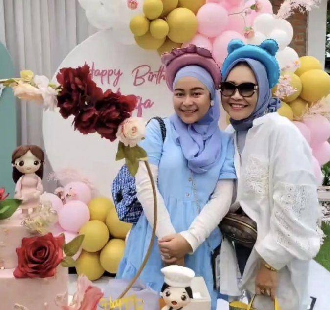 Ulang tahun Syifa, adik Ayu Ting Ting (instagram.com/syifaasyifaaa)
