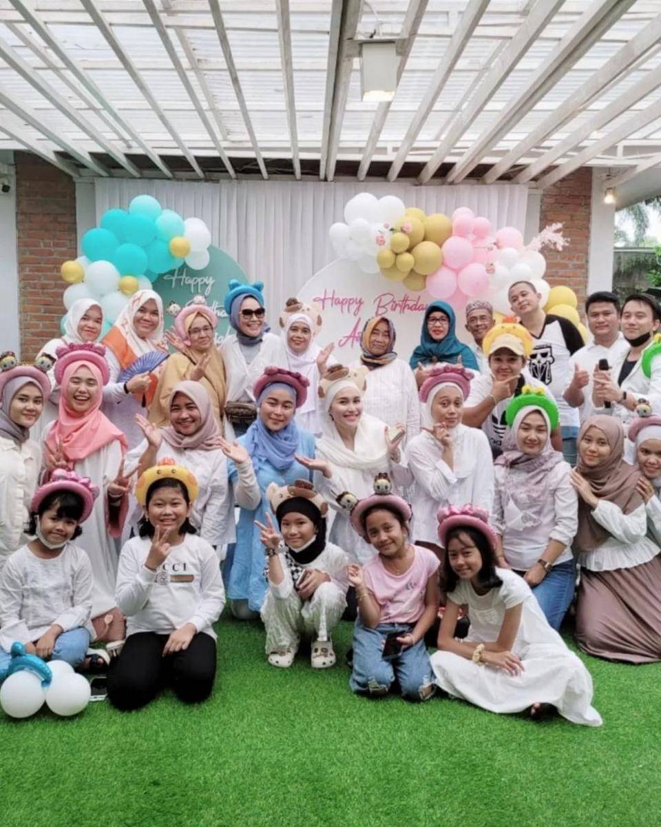 Ulang tahun Syifa, adik Ayu Ting Ting (instagram.com/ayutingting92)