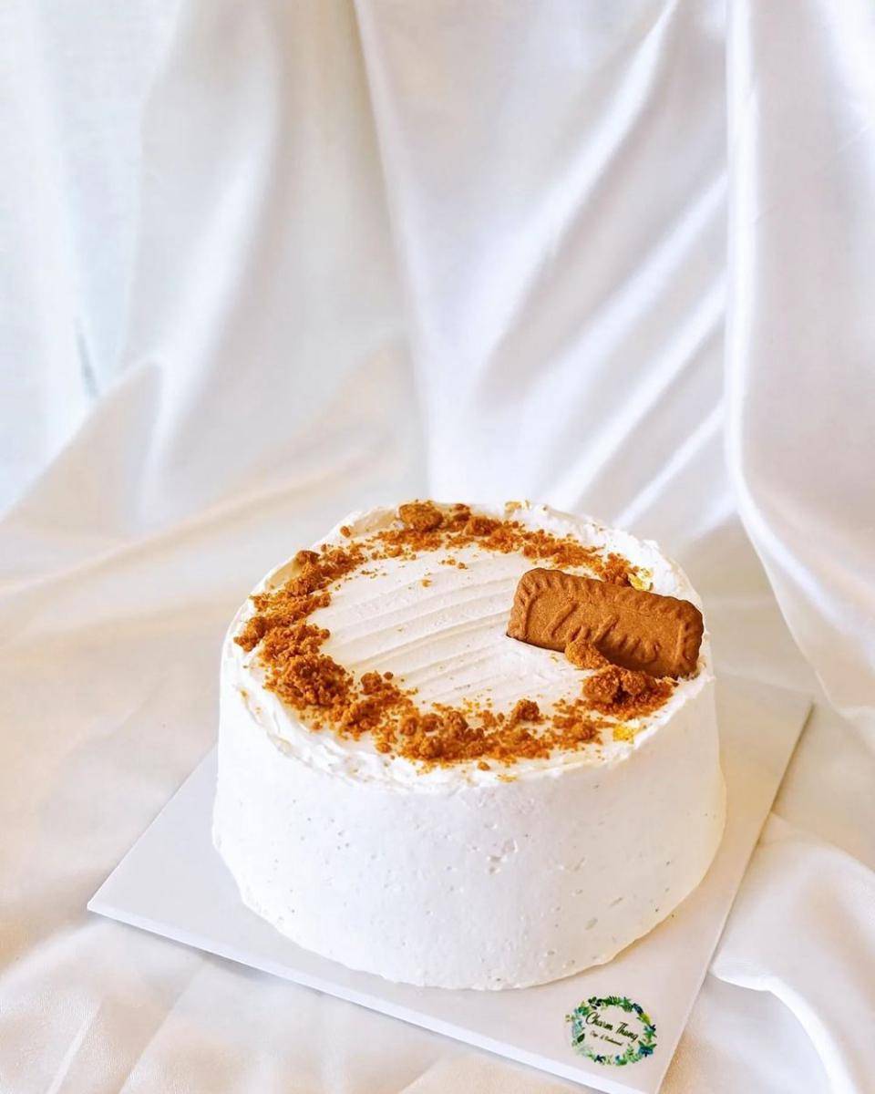 kue vanilla biscoff (instagram.com/charmthong.cafe)