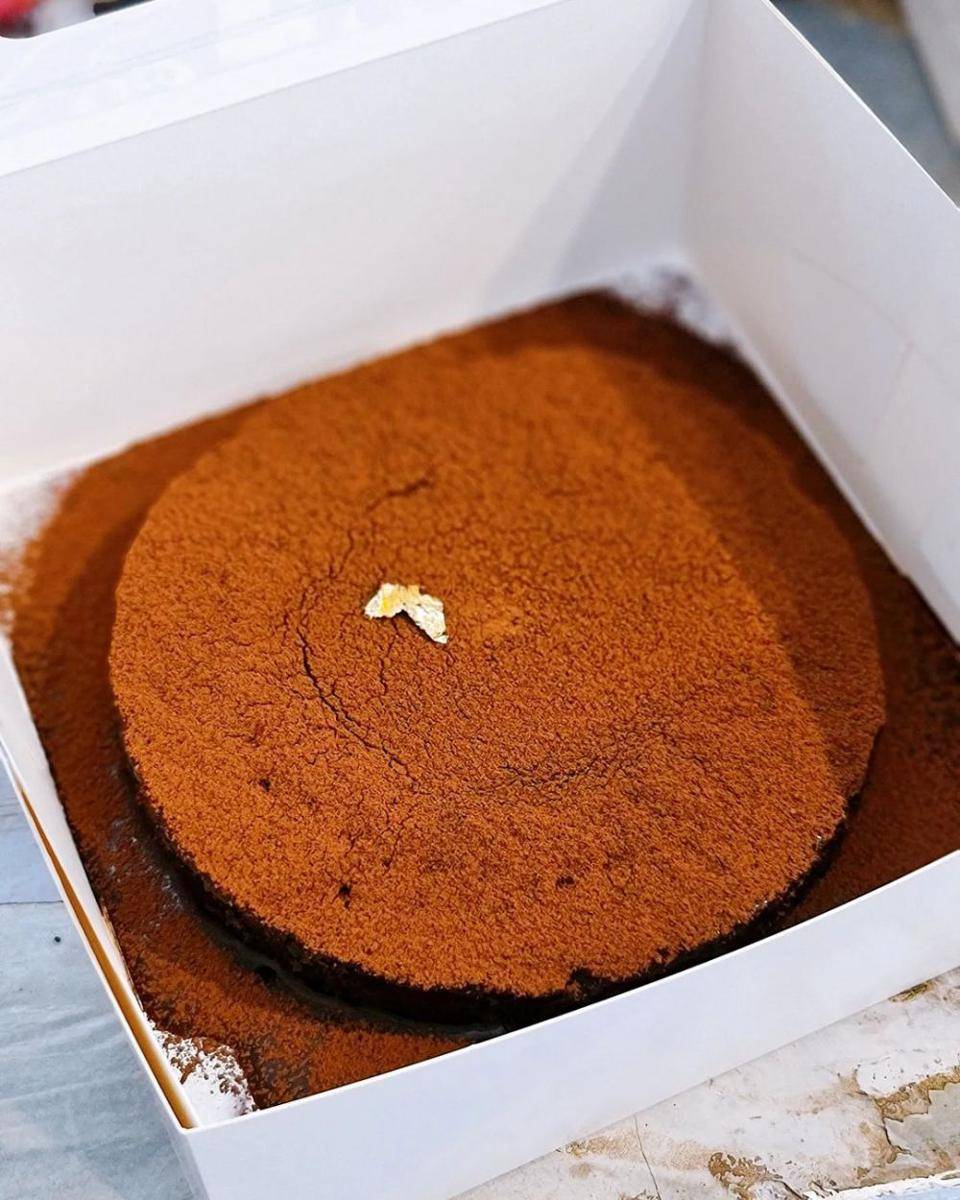 simple brownies (instagram.com/charmthong.cafe)