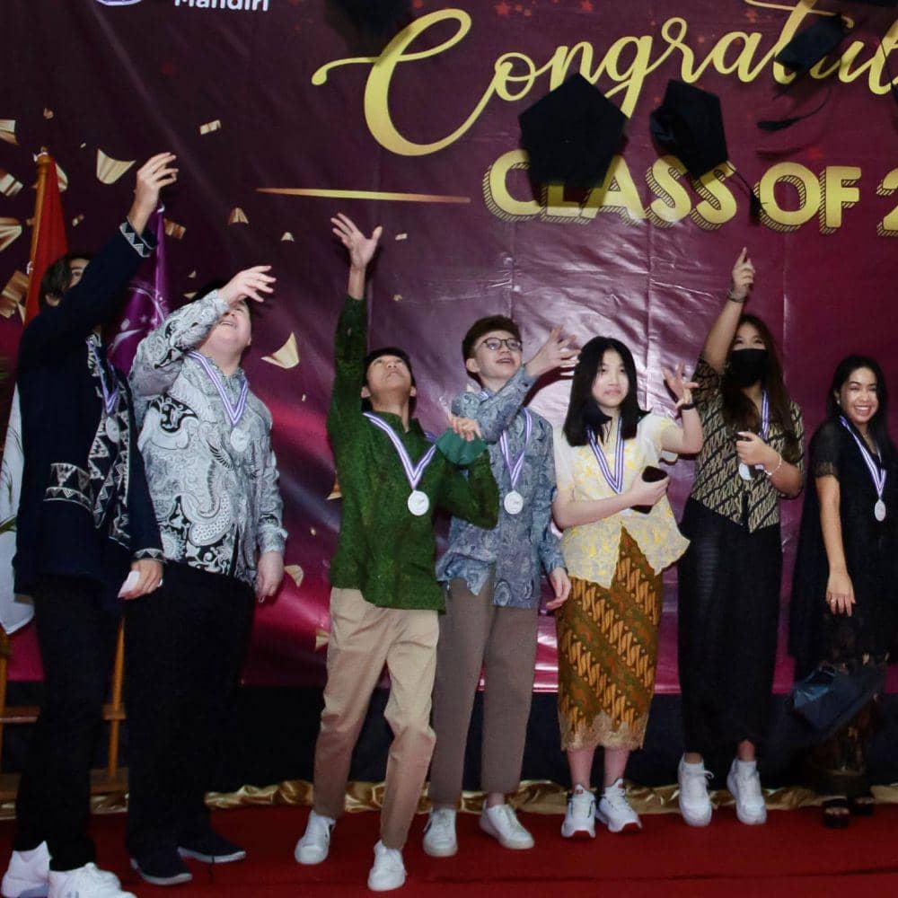 Momen kelulusan SMP Eddy Meijer. (instagram.com/emjkt)