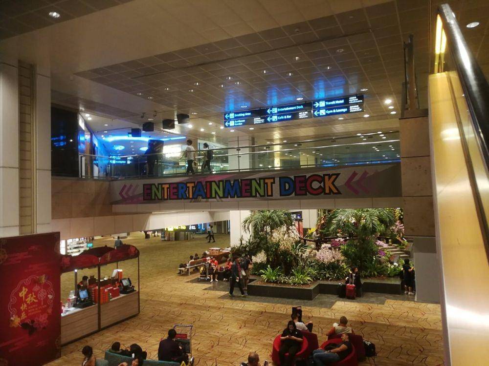 Entertaiment Deck Bandara Changi Singapore (tripadvisor.co.id)