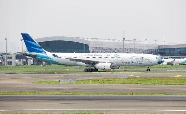 Potret pesawat di Bandara Internasional Soekarno Hatta (unsplash.com/fasyahalim_)