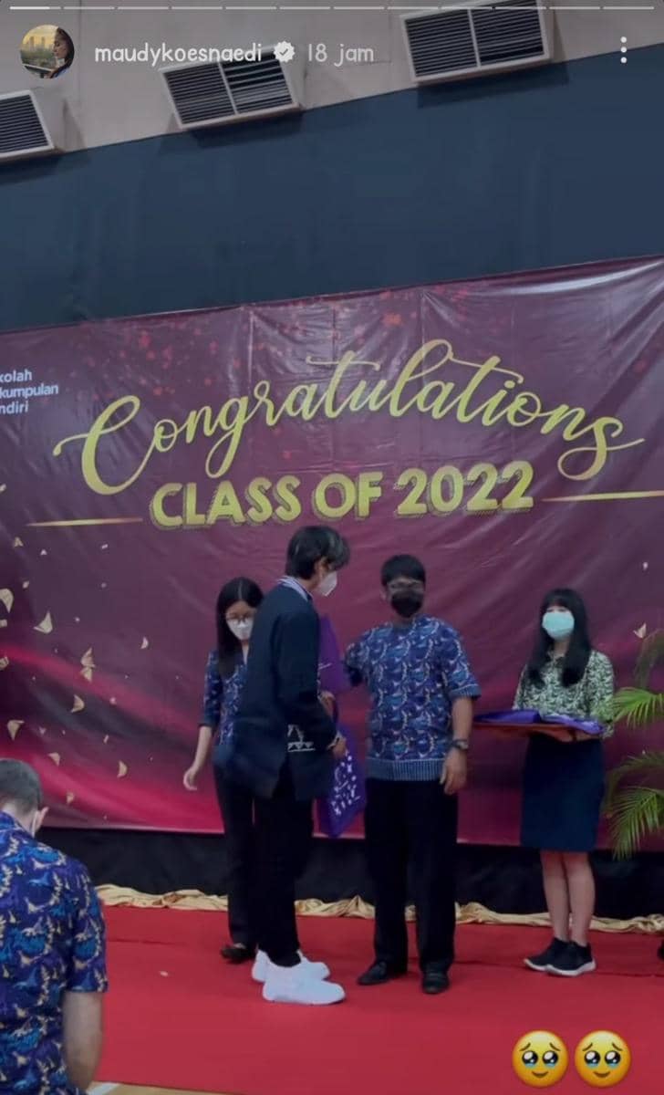 Momen kelulusan SMP Eddy Meijer. (instagram.com/maudykoesnaedi)