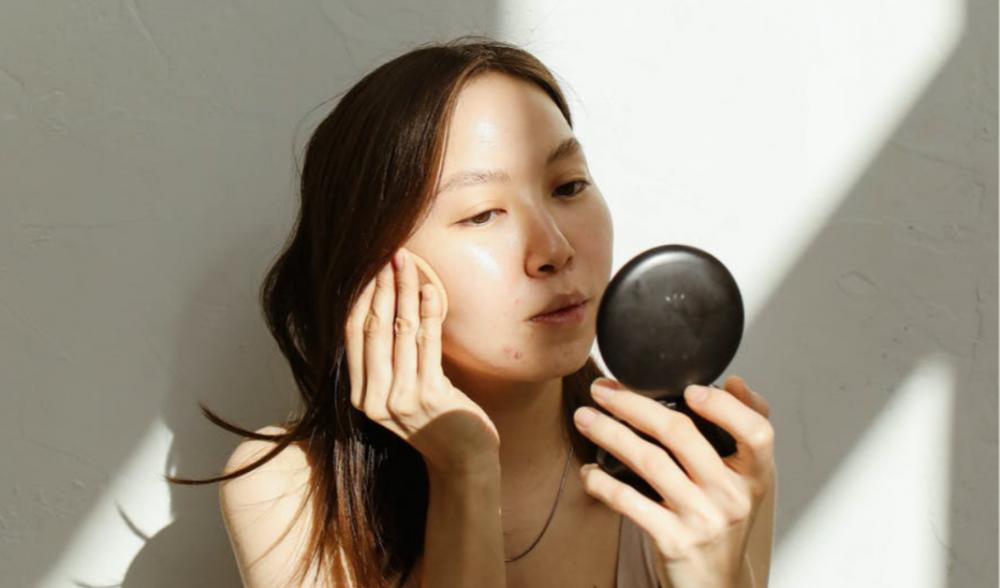 5 Rekomendasi Bedak yang Cocok untuk Kulit Sensitif dan Berjerawat
