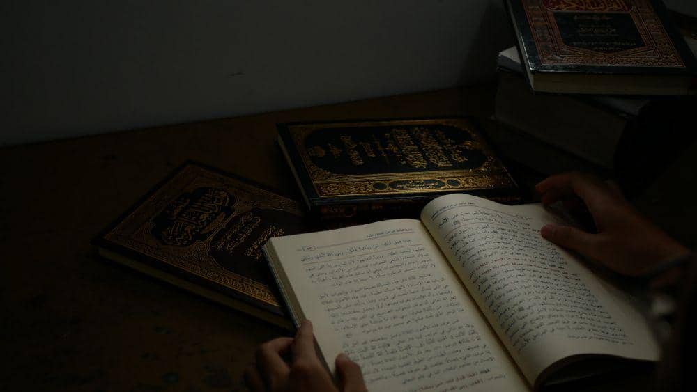 ilustrasi kitab bahasa Arab (unsplash.com/Masjid Pogung Dalangan)
