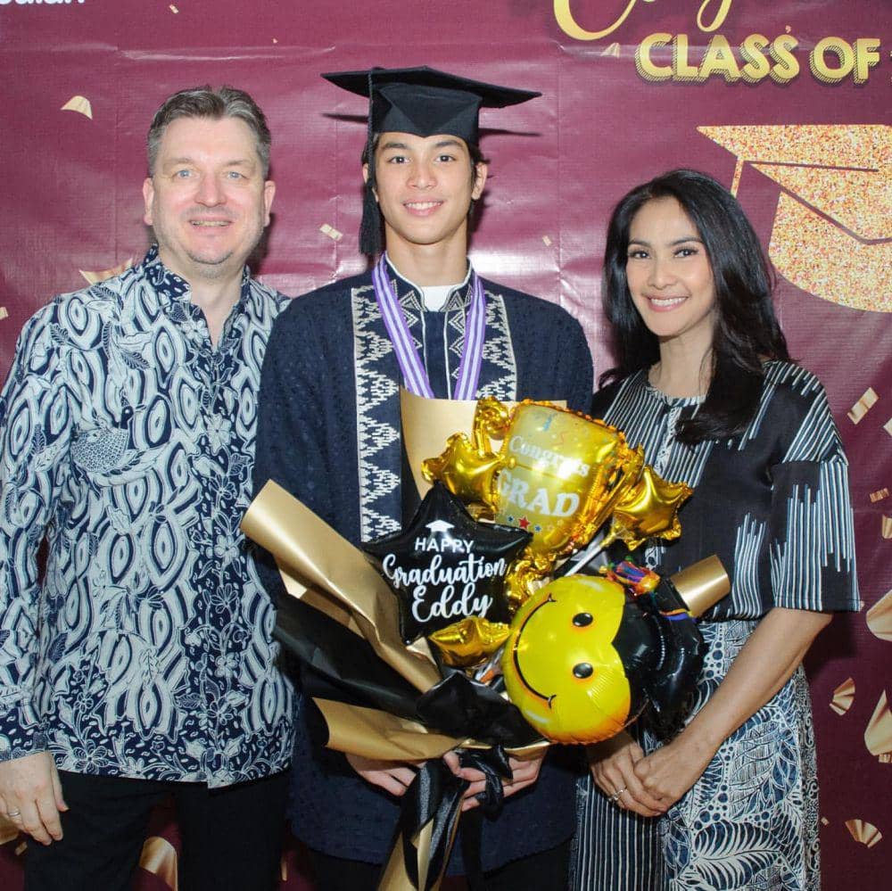 Momen kelulusan SMP Eddy Meijer. (instagram.com/maudykoesnaedi)