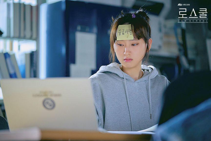 5 Hal Ini Sering Bikin Mahasiswa Overthinking, Benar Gak Sih?