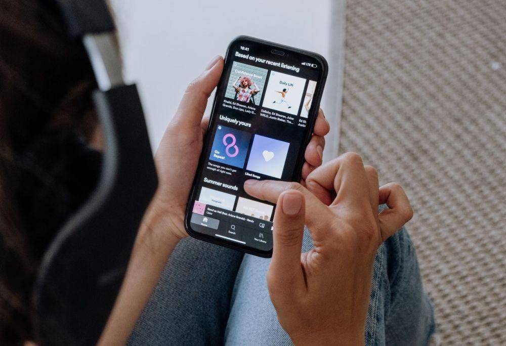 ilustrasi fitur tersembunyi Spotify (pexels.com/cottonbro)