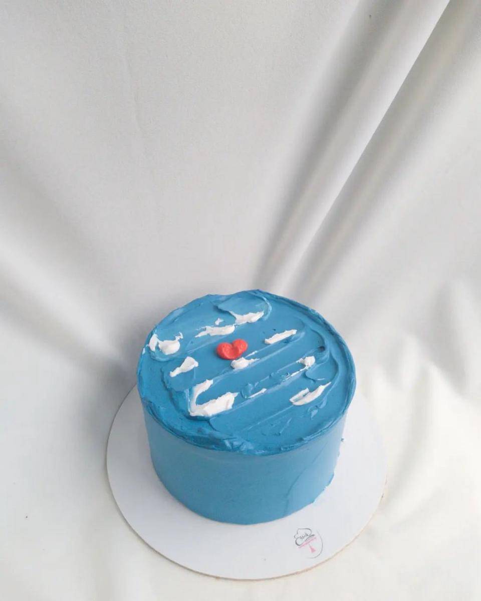 kue satu warna (instagram.com/rezamsz_)