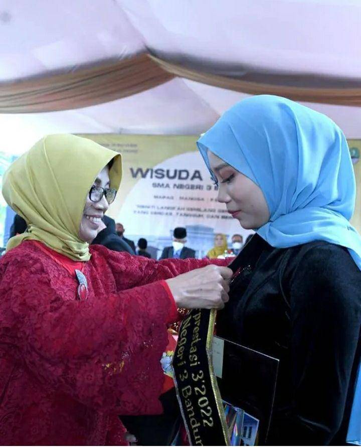 Wisuda Camillia Laetitia Azzahra. Instagram.com/ataliapr
