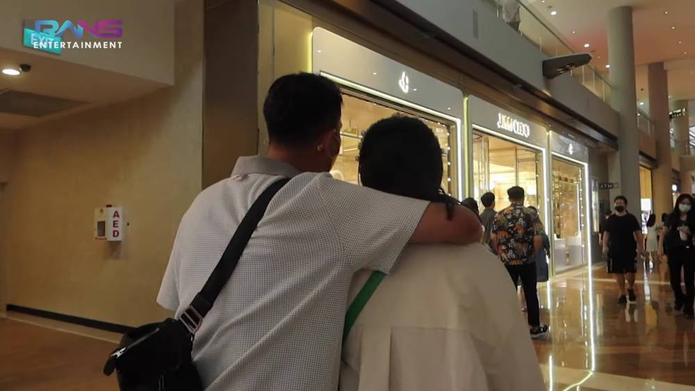 Raffi dan Nagita shopping romantis di Singapur (youtube.com/RansEntertainment)