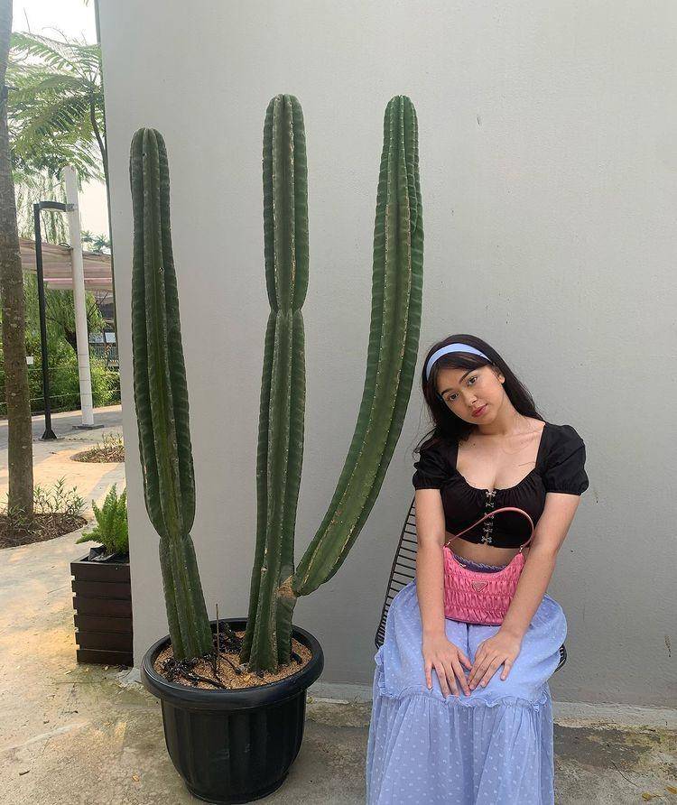 Padu padan rok ala Rebecca Klopper (instagram.com/rklopperr)