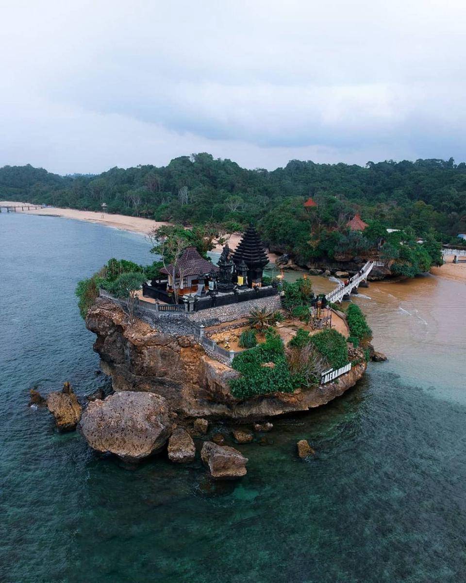 potret Pantai Balekambang (instagram.com/Rerefirmansyah)