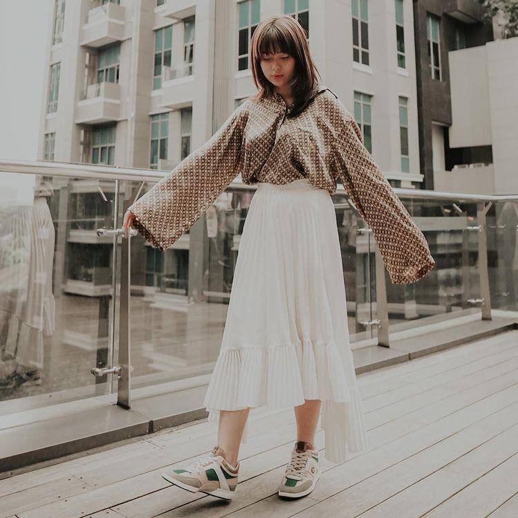 Padu padan rok ala Rebecca Klopper (instagram.com/rklopperr)