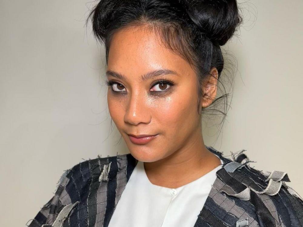 Penakut, Tara Basro Gak Bisa Sendirian di Rusun Tua Pengabdi Setan 2