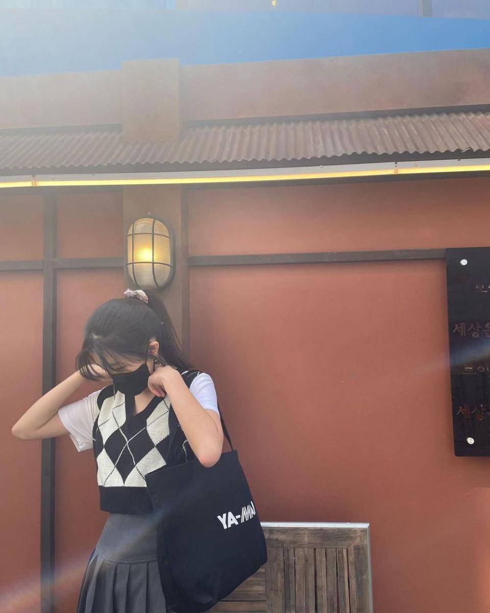 Bae Seoyun Magic Girl (kpop.fandom.com)