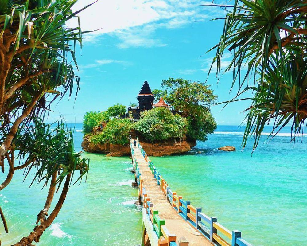 10 Pesona Pantai Balekambang, Referensi Wisata Alam di Malang!