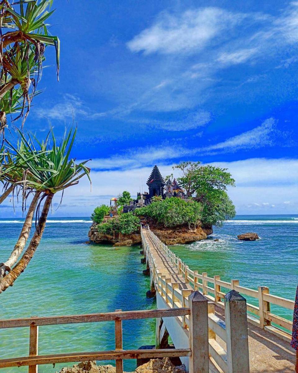 potret Pantai Balekambang (instagram.com/Herman_asli)