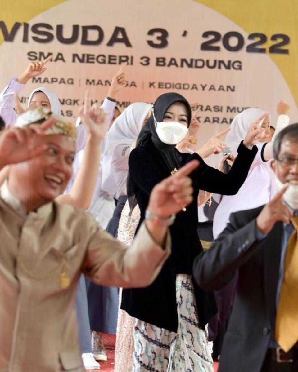 momen wisuda anak Ridwan Kamil dan Atalia Praratya (instagram.com/ataliapr)