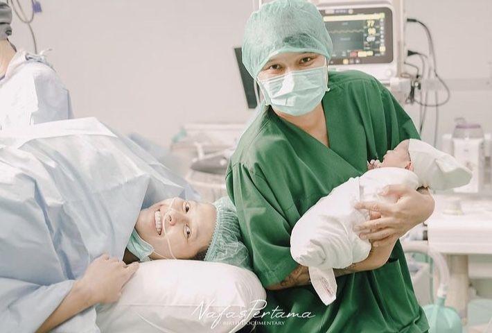 10 Momen Bunga Jelitha Melahirkan Anak Kedua, Lebih Emosional