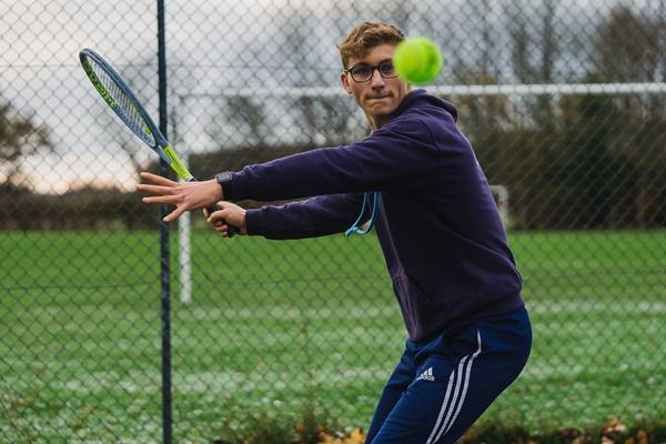 Perbedaan bola besar dan bola kecil berdasarkan durasi permainan (unsplash.com/chinorocha)