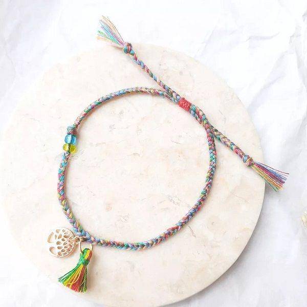 gelang bali (instagram.com/dyzhayastuff)