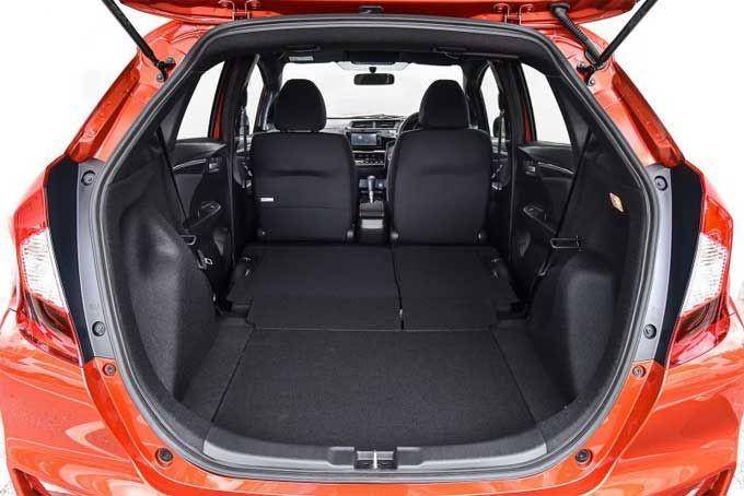 Honda Jazz (hondasoloraya.net)