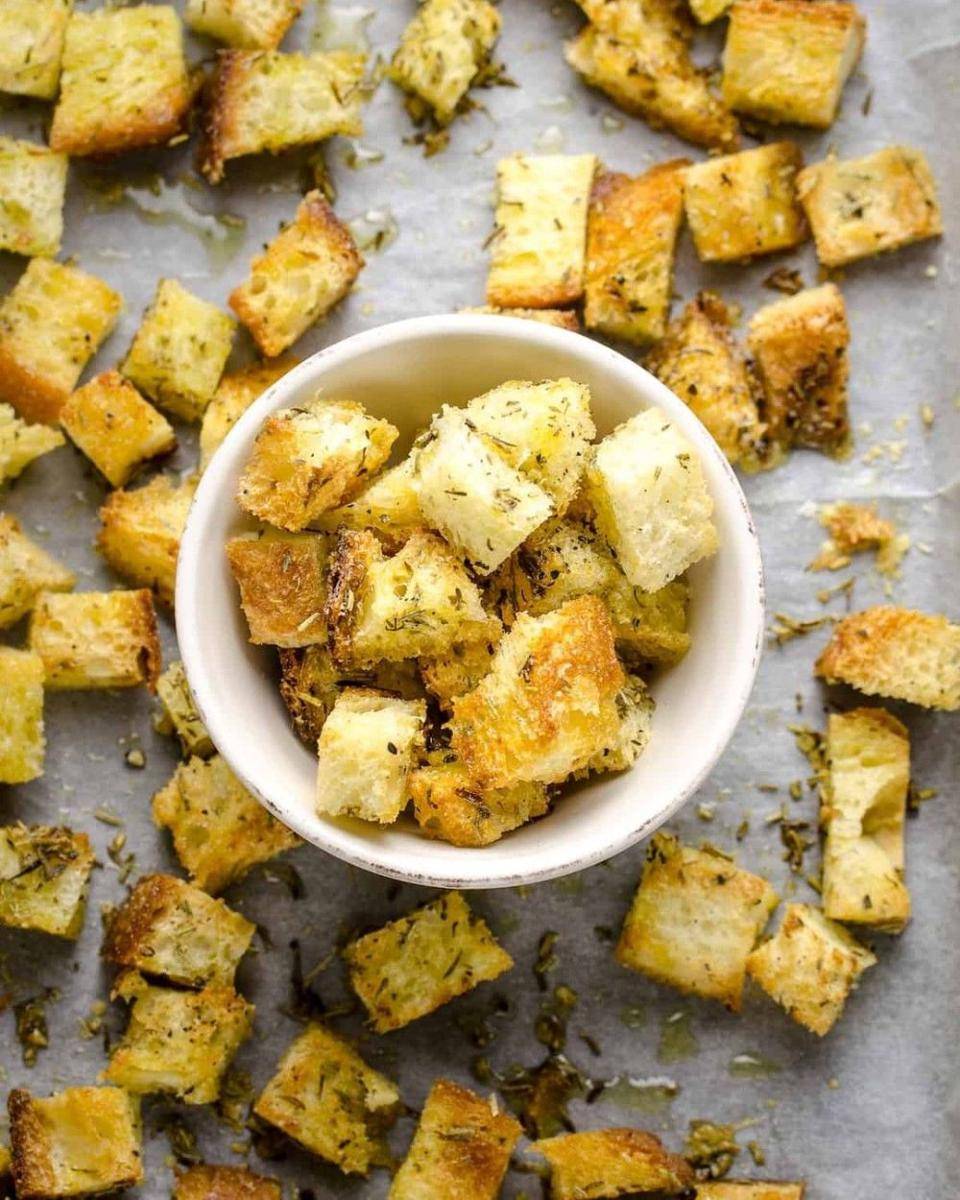 croutons (instagram.com/houseofnasheats)
