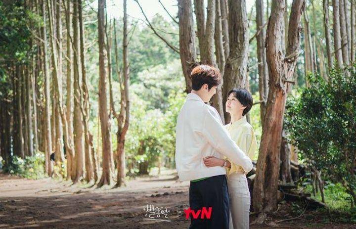Yoon Jong Hoon dan Kim Yoon Hye di Shooting Stars (instagram.com/tvn_drama)