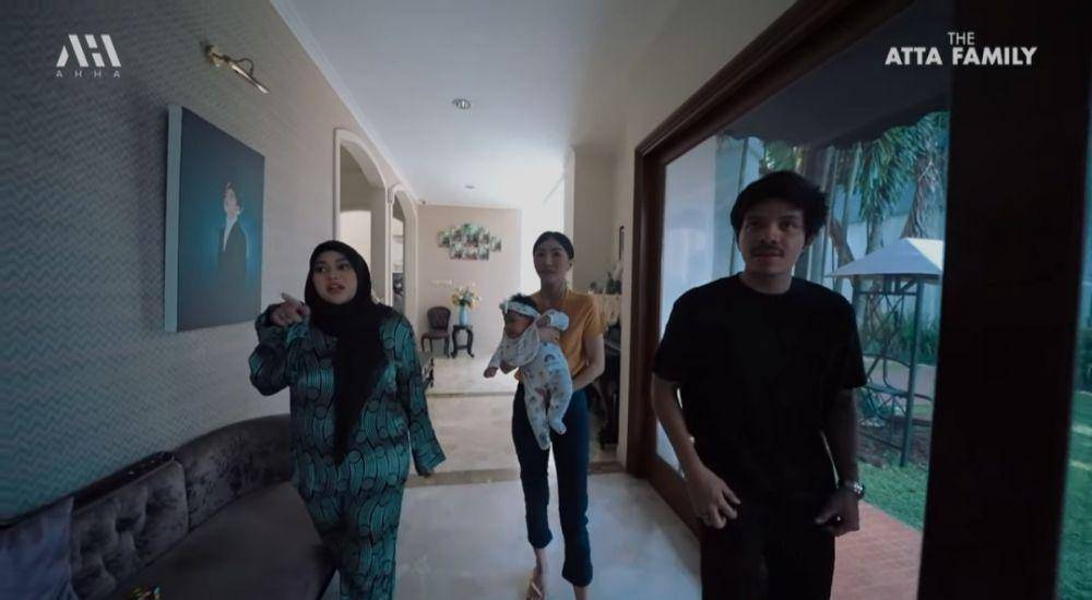 Atta, Aurel, dan Ameena bertamu ke rumah Ruben Onsu. (youtube.com/AH)