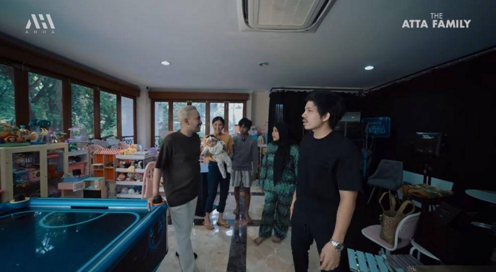 Atta, Aurel, dan Ameena bertamu ke rumah Ruben Onsu. (youtube.com/AH)