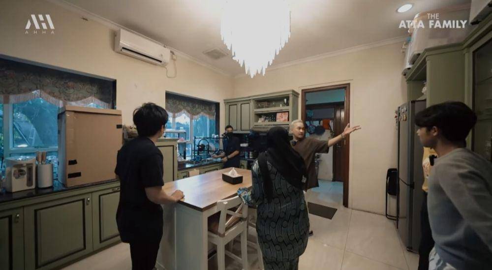 Atta, Aurel, dan Ameena bertamu ke rumah Ruben Onsu. (youtube.com/AH)