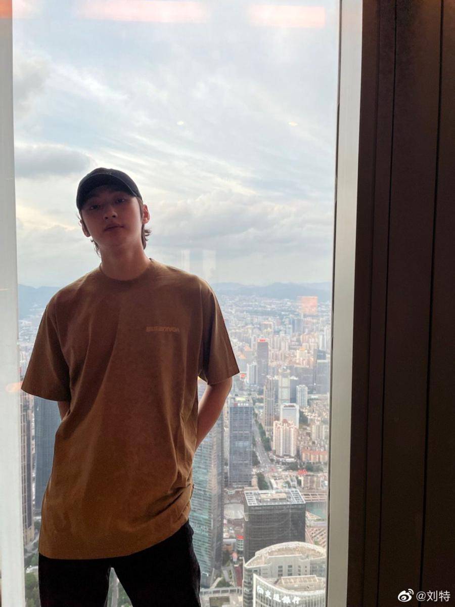 Liu Te (weibo.com/ 刘特)