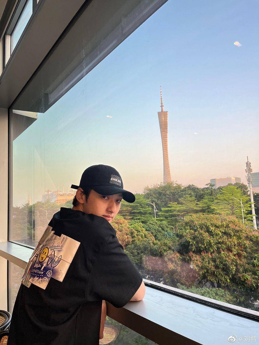 Liu Te (weibo.com/ 刘特)