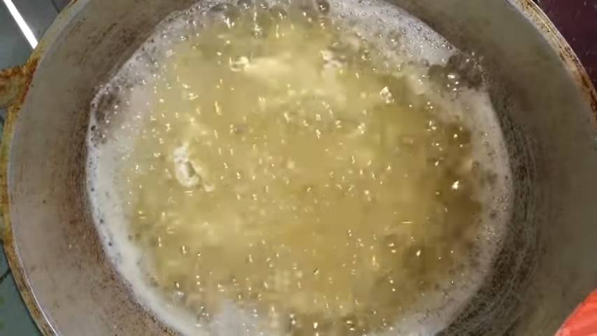 ilustrasi menggoreng jamur (youtube.com/DesySph)