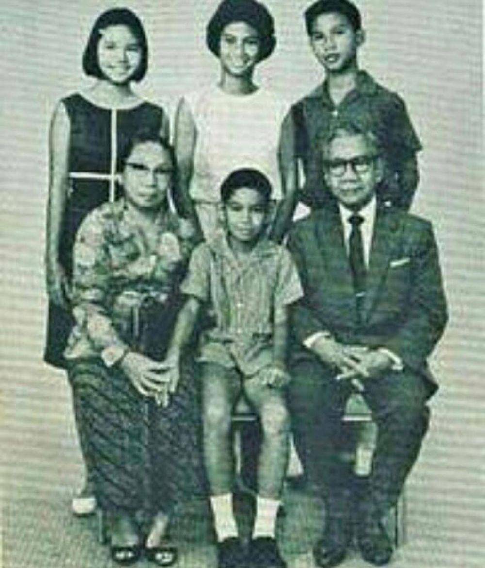Prabowo Subianto (bediri paling kanan) (instagram.com/prabowo)
