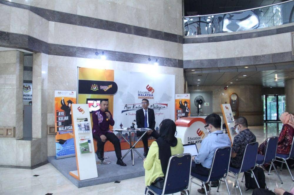 Pameran Pendidikan bertema “Ayo Kuliah Di Malaysia 2022” di Gedung Kedutaan Besar Malaysia Jakarta, Jl. H.R Rasuna Said yang diselenggarakan oleh Kedutaan Besar Malaysia Jakarta (KBMJ). 20 Juni 2022. (dok. Kedutaan Besar Malaysia Jakarta (KBMJ))