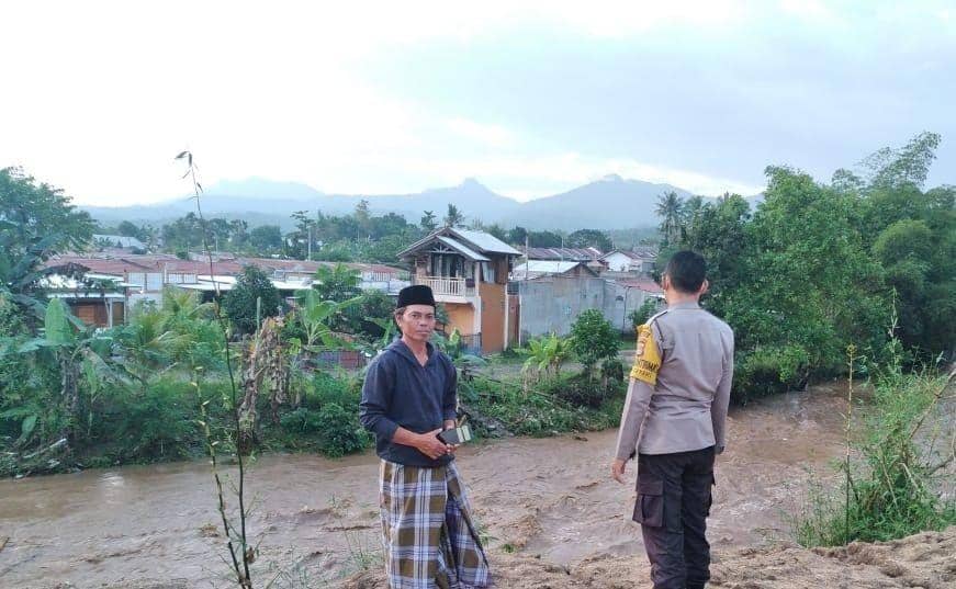 Kondisi Sungai Meninting yang meluap (Dok Polresta Mataram)