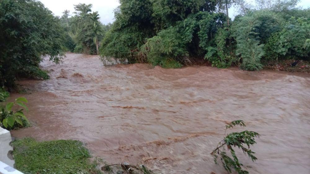 Kondisi Sungai Meninting yang meluap (Dok Polresta Mataram)