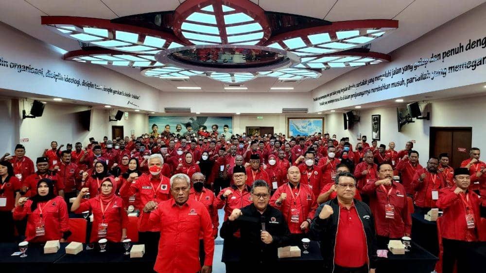 Sekolah Partai PDIP, Gibran dan Teguh Teken Kesepatan Tak Korupsi