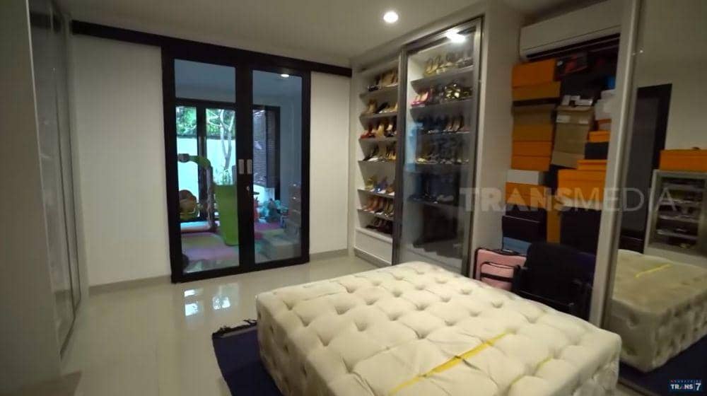 rumah Nikita Mirzani (YouTube.com/ TRANS7 OFFICIAL)