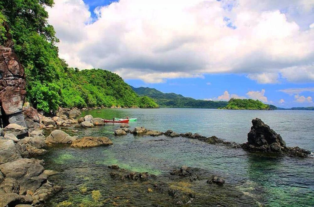 7 Wisata Pantai Terindah di Gresik-Jatim untuk Liburan Akhir Pekan
