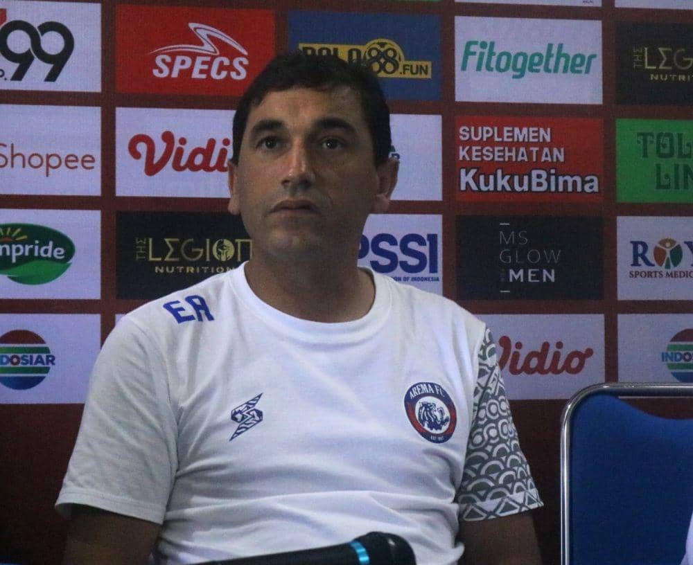 Pelatih Arema FC, Eduardo Almeida saat sesi konferensi pers sebelum laga kontra Persikabo. IDN Times/Alfi Ramadana
