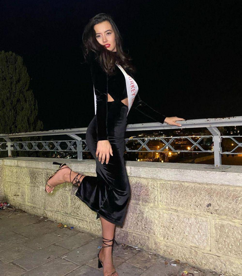 Cemrenaz Turhan (instagram.com/cemrenazturhan)