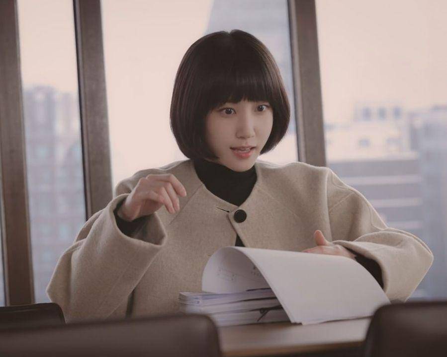karakter drama Strange Lawyer Woo Young Woo (instagram.com/enadrama.ch)